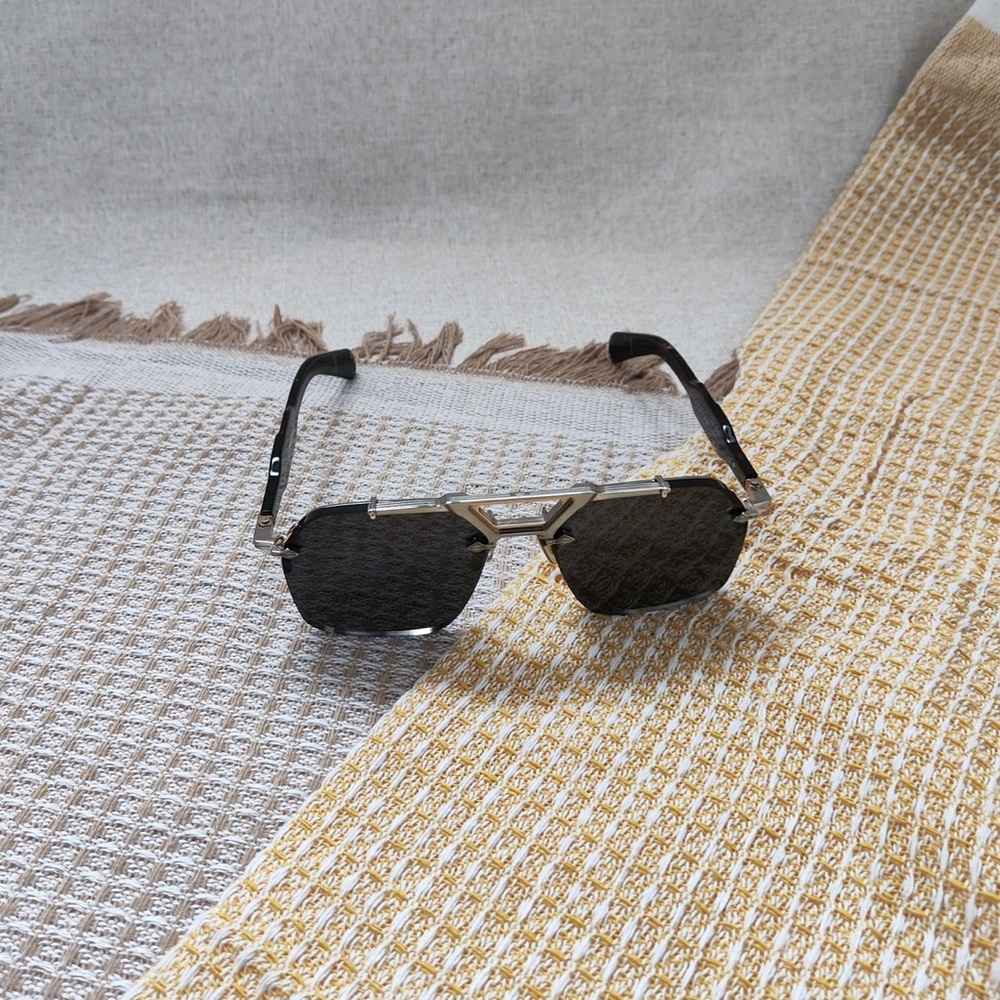 Silver Jeans Tan Sunglasses Case - Picture 3 of 12